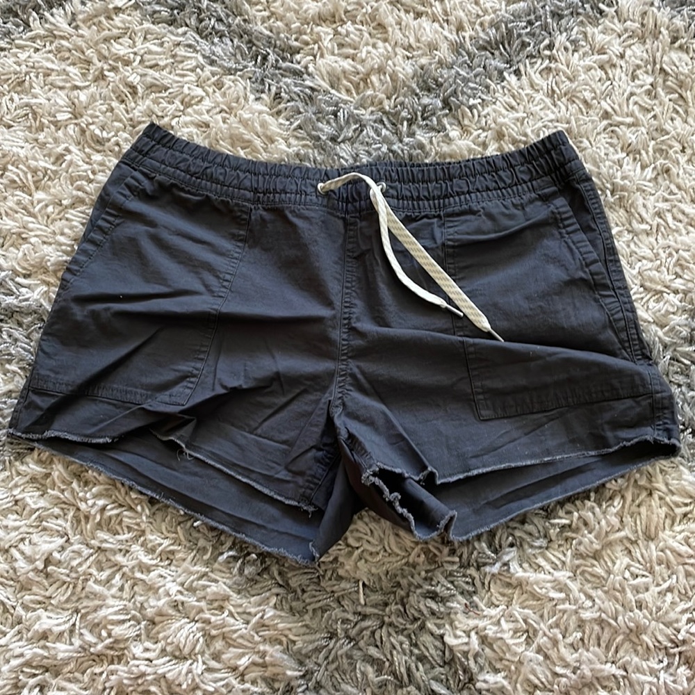VUORI SHORTS